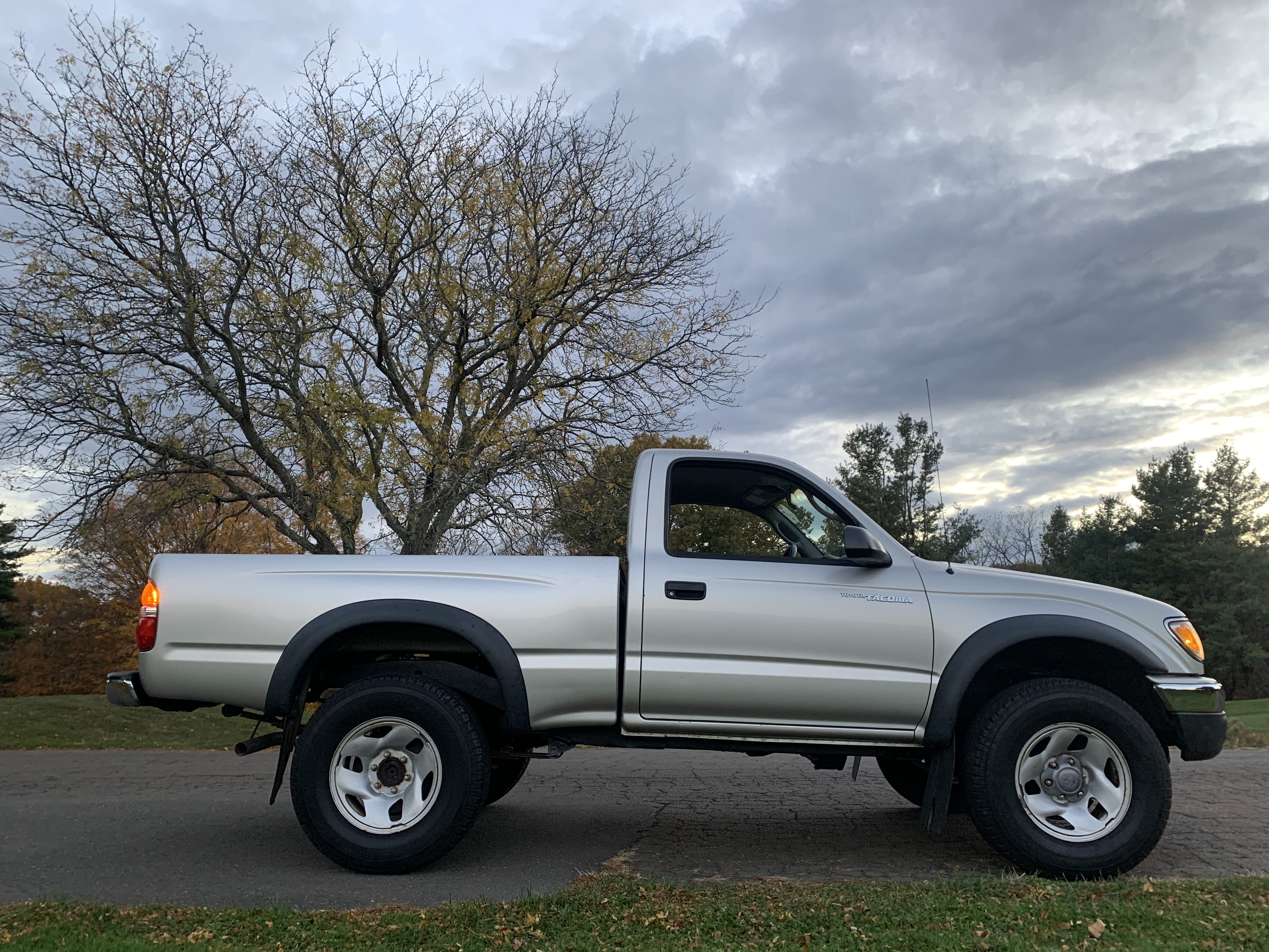 2004 Toyota Tacoma SR5 4x4 Pickup — photo 4